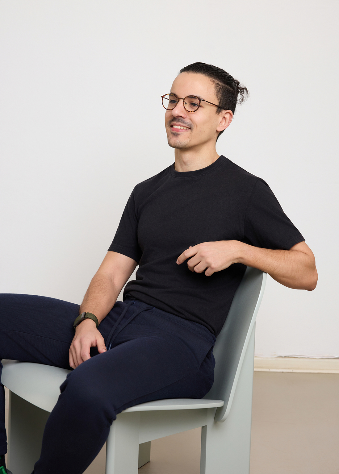 Seated professional portrait of Paulo Teixeira